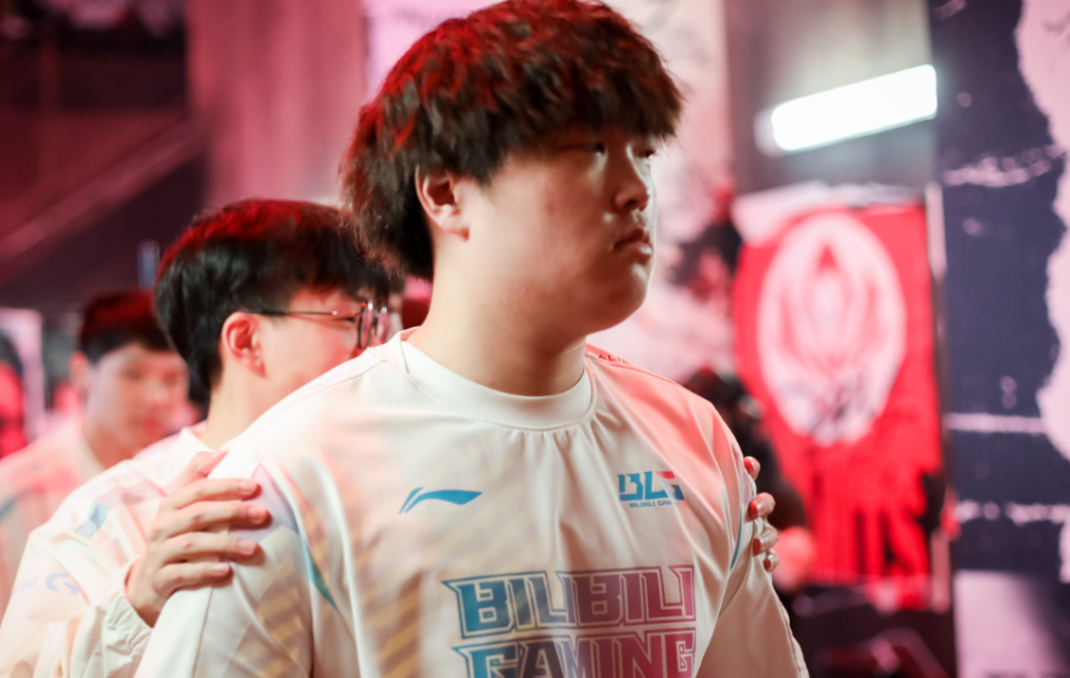 开云APP-CLG血洗FNC，Elk关键团战开团秒人激烈交锋八强赛，留下经典瞬间