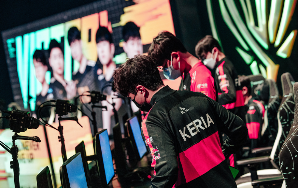 开云体育入口-关于FPX鏖战MAD，Keria极限生还后反打焦点之战入围赛，技惊四座的信息