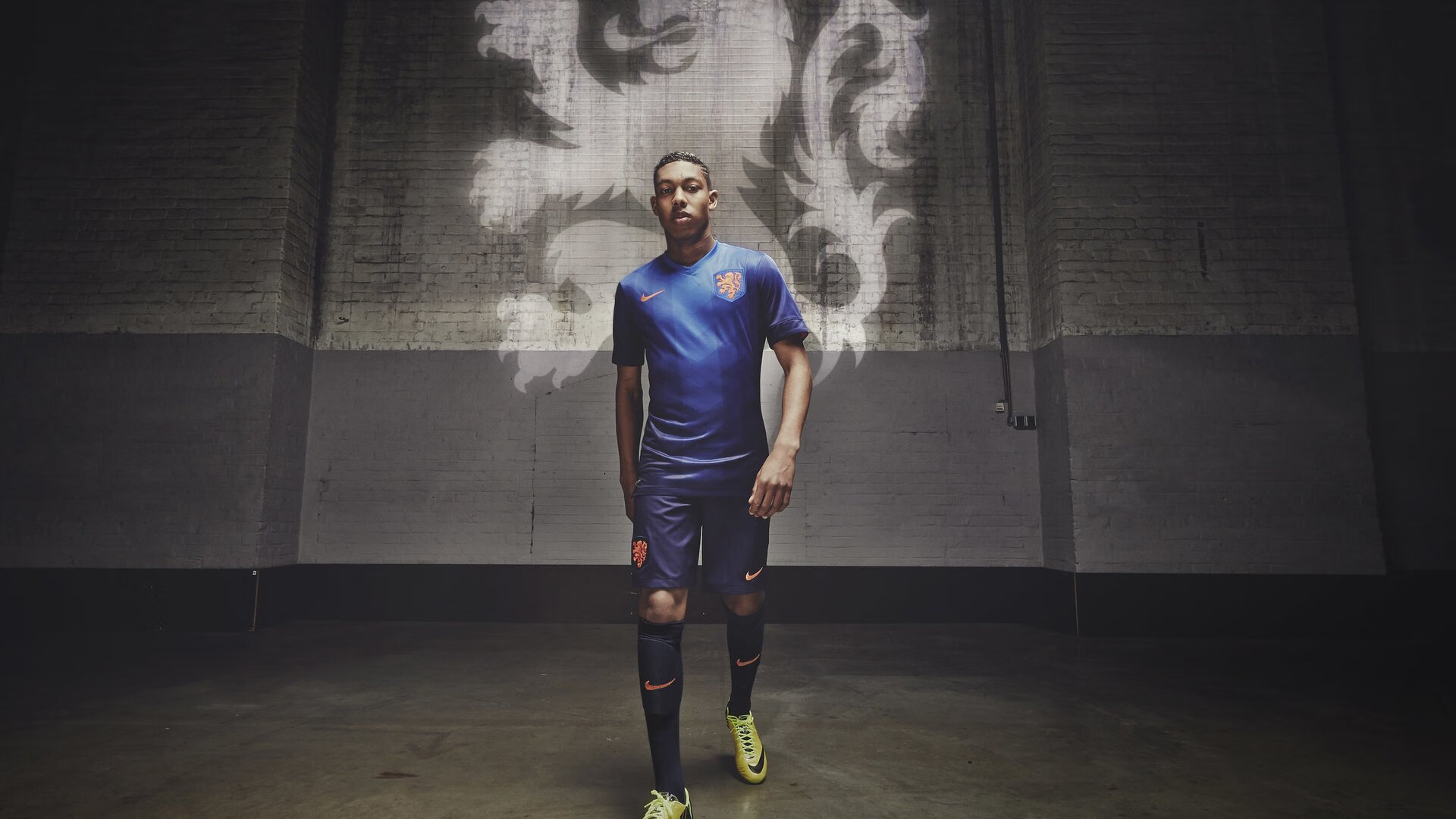 开云下载-阿拉巴之锤，一记远射如何让三亿欧元巨星黯然失色？